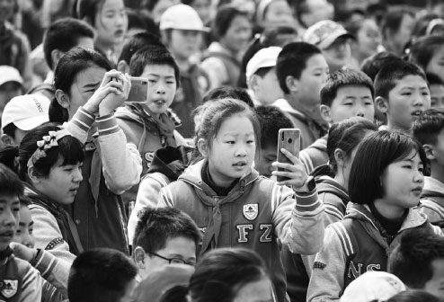 Lessons to learn over youths' phone addiction