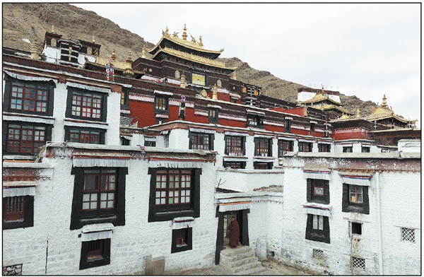 Smartphones meet sutras at ancient monastery
