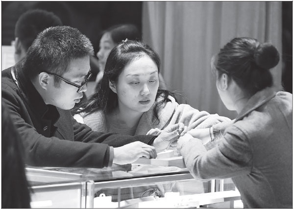 Consumers take a shine to diamond jewelry