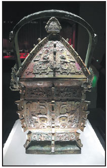 Shanxi museum unveils rare bronze relics