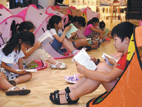 Bookstore stays awake as Beijing goes to sleep