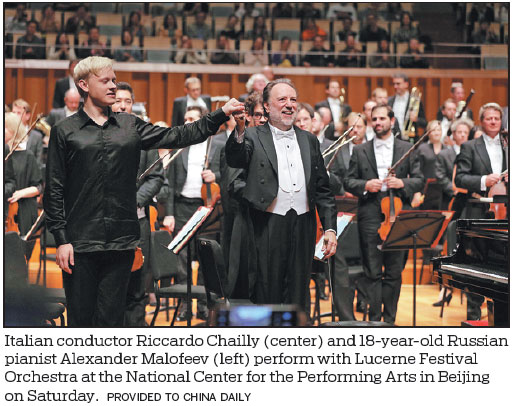 Swiss cheers as Lucerne orchestra begins China tour