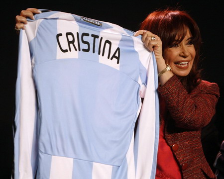 Argentina's President signs an agreement with AFA