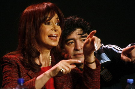 Argentina's President signs an agreement with AFA