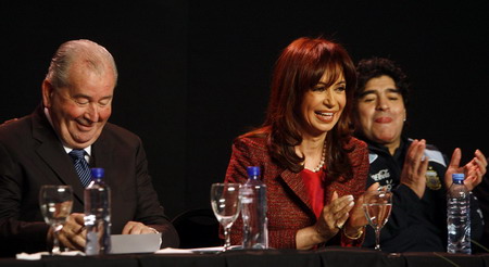 Argentina's President signs an agreement with AFA