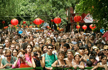 Dragon dance performed in Argentine China Street