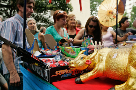 Dragon dance performed in Argentine China Street