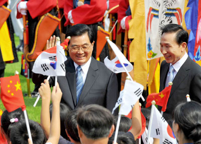 Hu arrives in Seoul for state visit