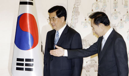 Hu arrives in Seoul for state visit