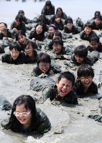 South Korean students trained in summer military camp