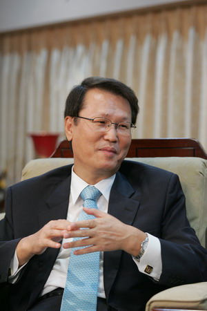 ROK Ambassador talks with China Daily website