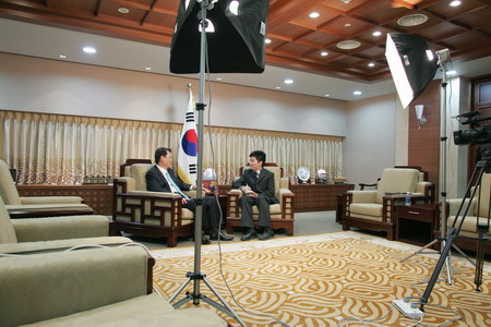 ROK Ambassador talks with China Daily website