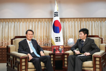 ROK Ambassador talks with China Daily website