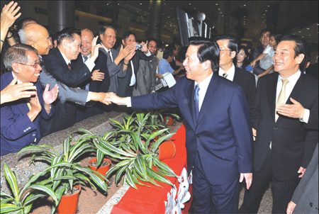 Highest-ranked mainland official arrives