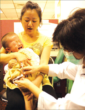 Babies have H1N1 flu shot priority, multi-shot option