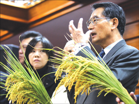 Govt to buy 'suspect' rice at guaranteed prices