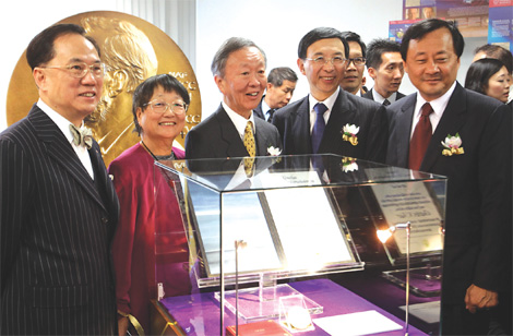 Nobel laureate Kao honored by CUHK