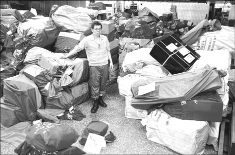 Stranded travelers finally fly home