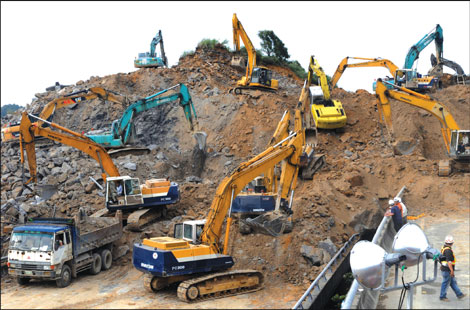 Wu boosts rescue efforts after freeway landslide