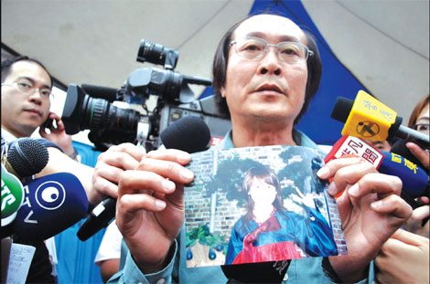 Wu boosts rescue efforts after freeway landslide