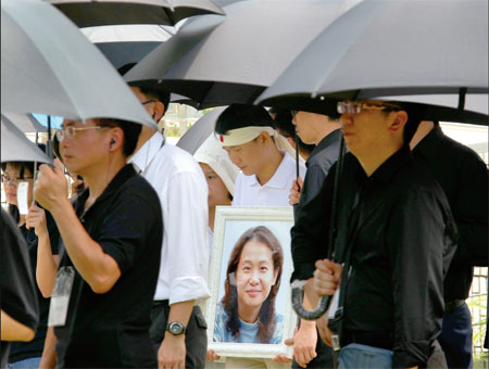 Youth injured in hostage siege shows improvement