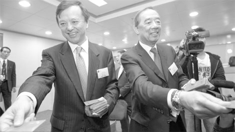 Stocks fall on developers slide