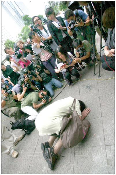 Officer dies trying to reach demonstrator