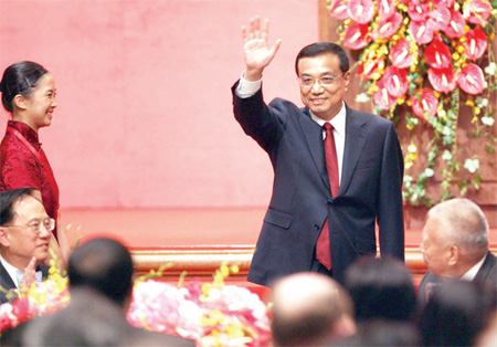 Wider door for service sector on mainland