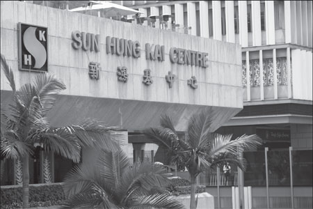 SHKP shares tumble 13% after Kwok brothers' arrest by ICAC