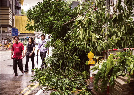 MTR is blasted after hundreds got stranded