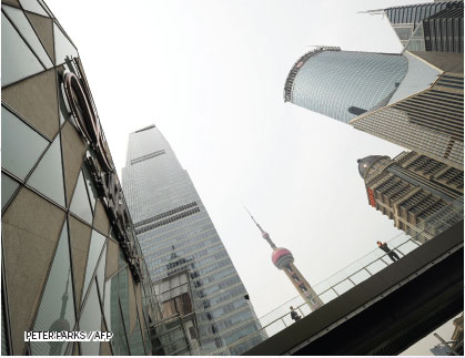 Shanghai companies wooing overseas financial talents