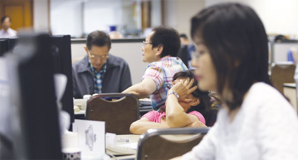 HKMA pledges support after 3.2% stocks slum
