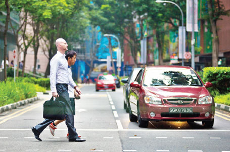 Lion City's roar worries talents in Hong Kong