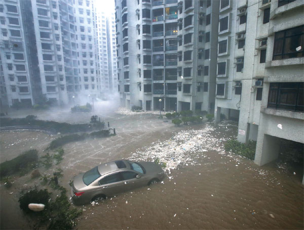 Super typhoon paralyzes PRD with record winds