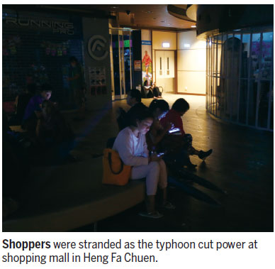 Super typhoon paralyzes PRD with record winds