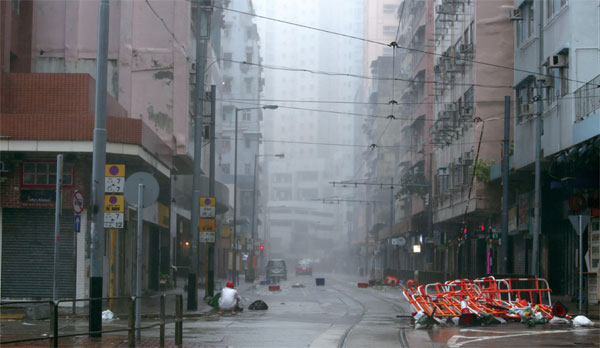 Super typhoon paralyzes PRD with record winds