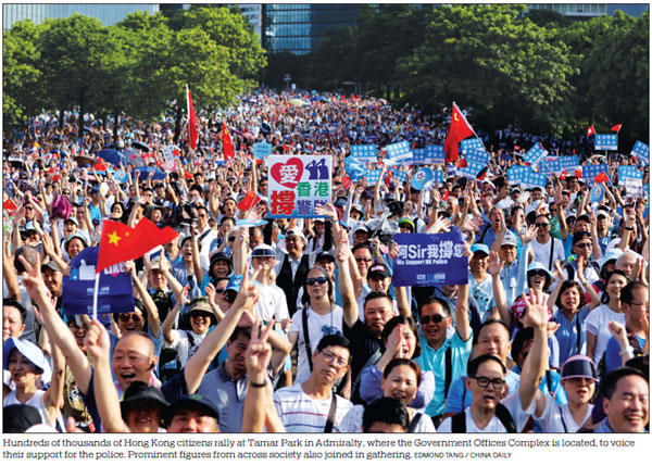 165,000 people rally to show support for police