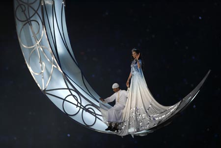 Artists perform during the closing ceremony for the 15th Asian Games in Doha December 15, 2006. 