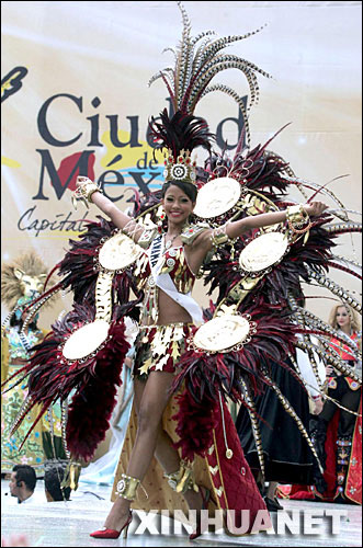 环球小姐 汇聚墨西哥城 展示各国特色民族服装