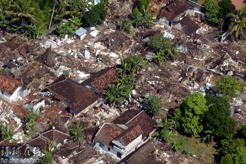 印尼地震死亡人数超5000 全国进入3个月紧急状态