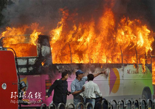 印度孟买发生骚乱 右翼政党袭击警局(图)