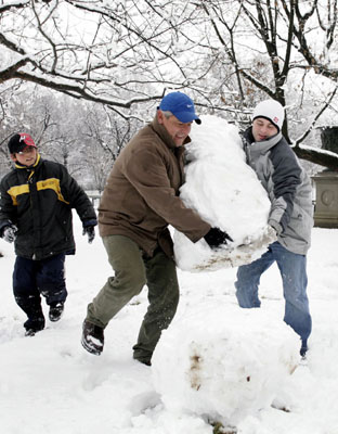 民生百态：美国中西部暴风雪下的快乐与痛苦