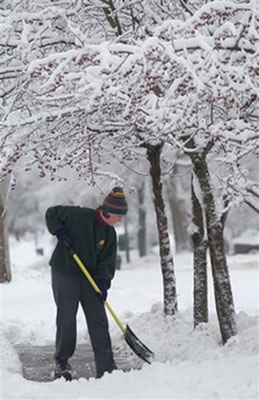 民生百态：美国中西部暴风雪下的快乐与痛苦