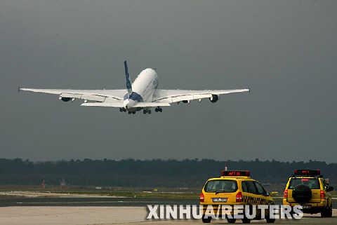 世界最大客机A380首次飞抵美国