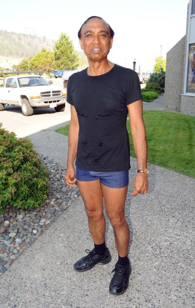 加拿大一瑜伽教练遭投诉:男教练不能穿短裤(图