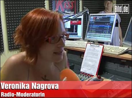 捷克电台女主持人全裸主持 视频网上疯传(图)