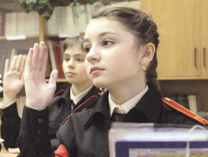 俄女子军校培养少女特工 立志阻止世界大战(图)