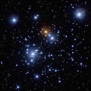 NASA天文望远镜拍到炫美“宝盒星团”