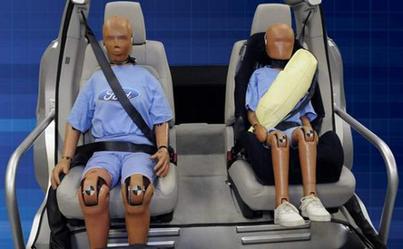 福特推出全球首例“自动气囊安全带”保护后排乘客