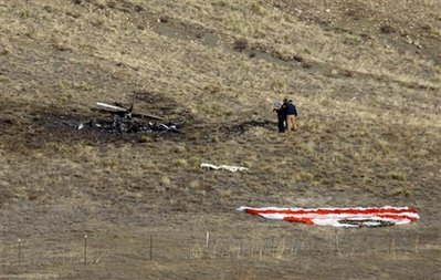 美国两架小型飞机相撞后坠毁 导致三人死亡